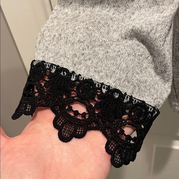 Shein Gray Lace-Trim V-Neck Long Sleeve Top - Picture 5 of 6